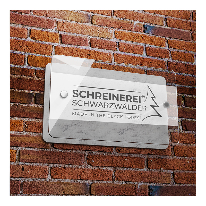 Schild von Schwarzwälder Schreinerei an einer Hauswand.