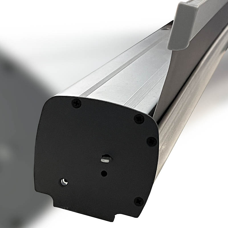 Schreibtischunterlage der Druckerei Fleig mit Stiften in gelb und magenta.